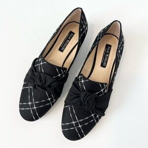Isaac Mizrahi Black and White Knotted Pointed Toe Flats Like New Size 7 1/2